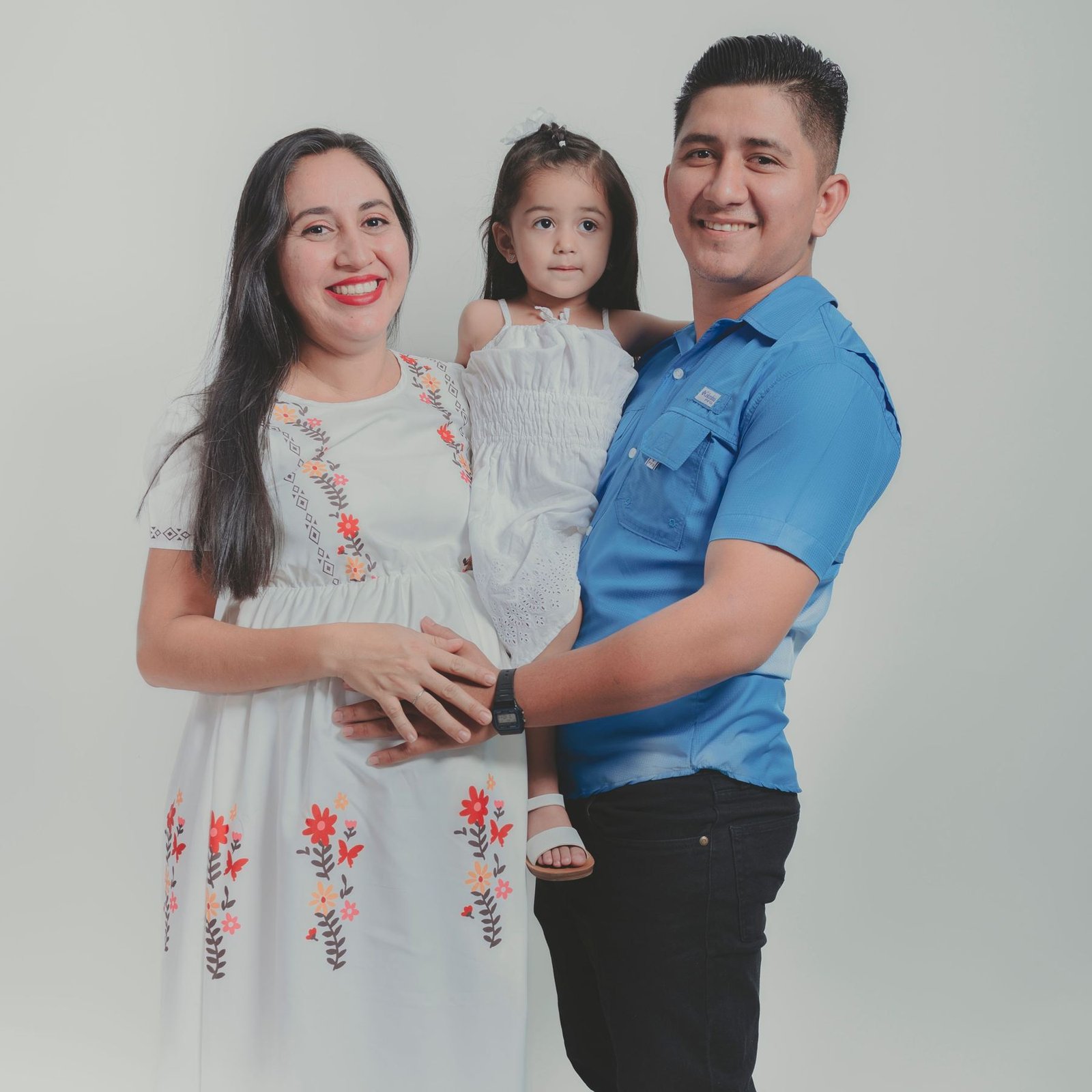 Familia sonriendo